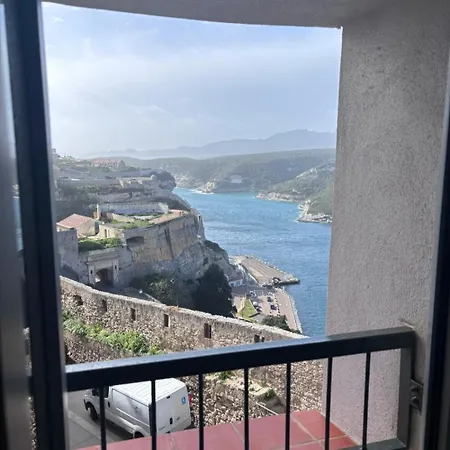 Charme Vieille بونيفَسْيو